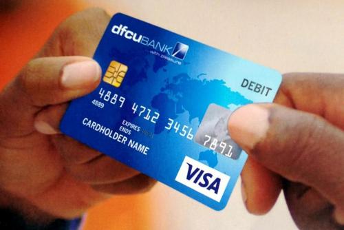 一定要注意银行的这些提示：临近年底多家信用卡陆续开启降额、封卡模式！